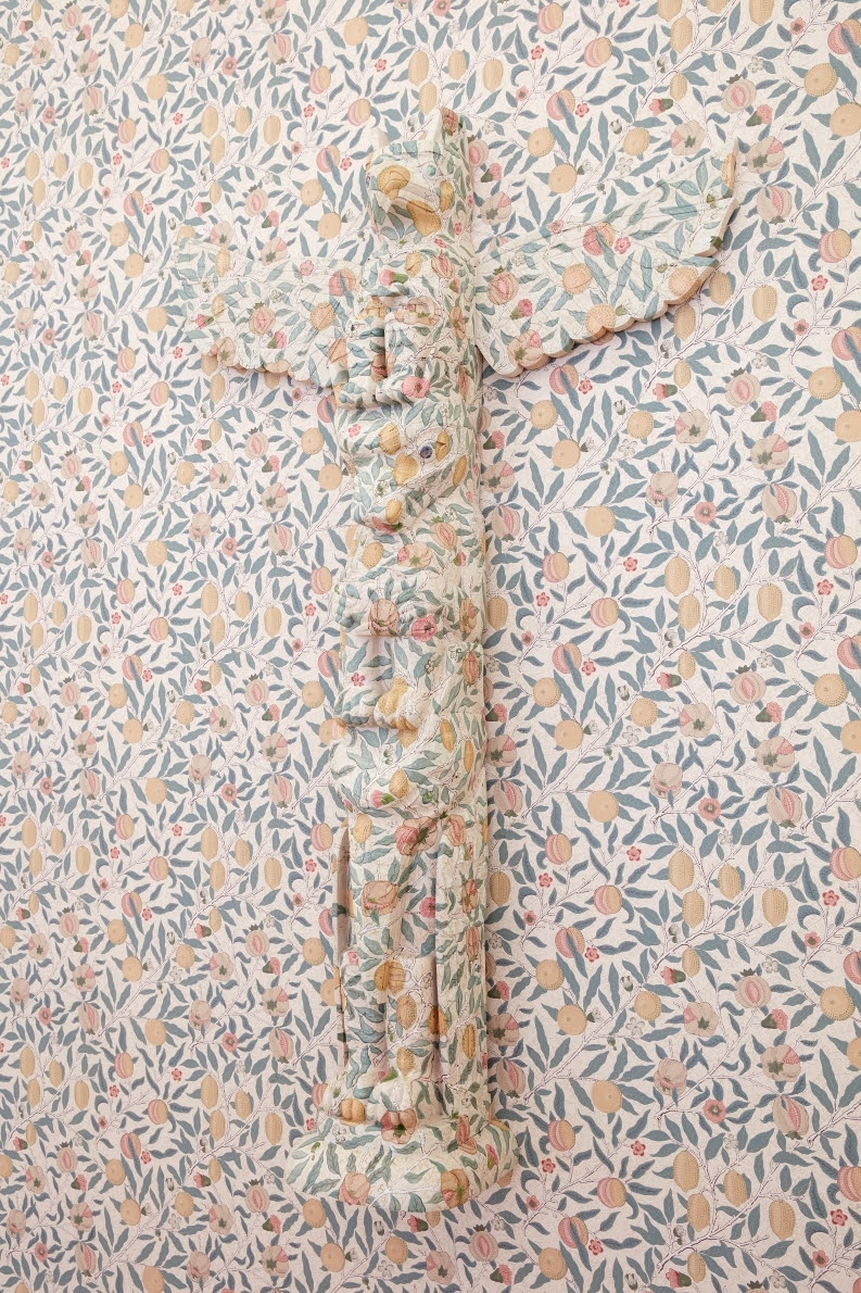 Installation detail view of Nicholas Galanin, The Imaginary Indian (Totem Pole), 2016, wood, acrylic and floral wallpaper, totem: 80 1/2 x 51 1/2 x 11 inches (204.5 x 130.8 x 27.9 cm), wallpaper: dimensions variable